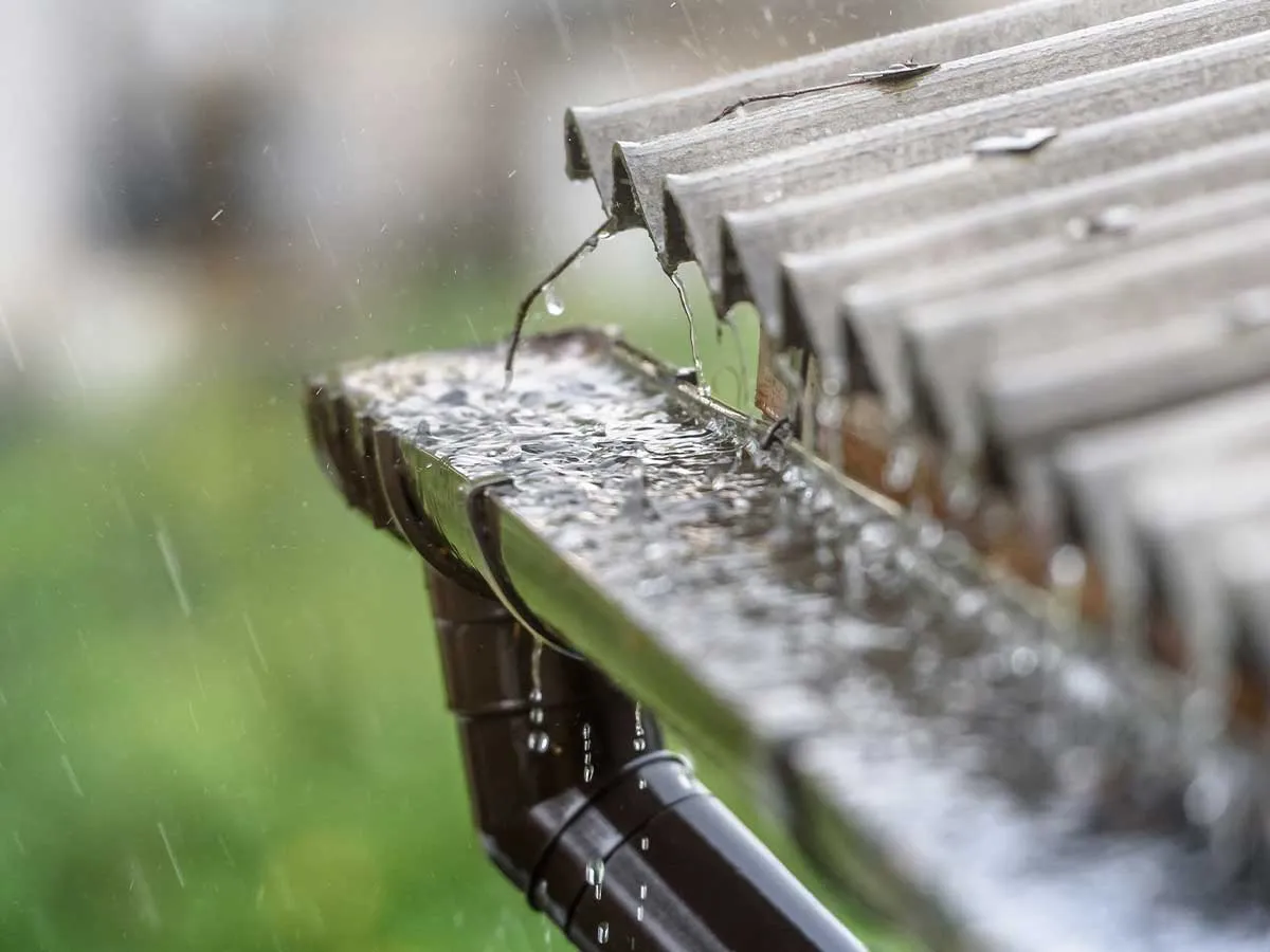 Rain gutter handling heavy rain