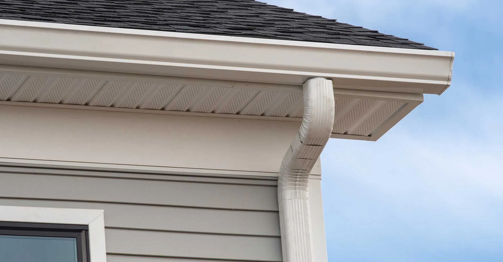 White seamless gutter and downspout on a Louisiana home